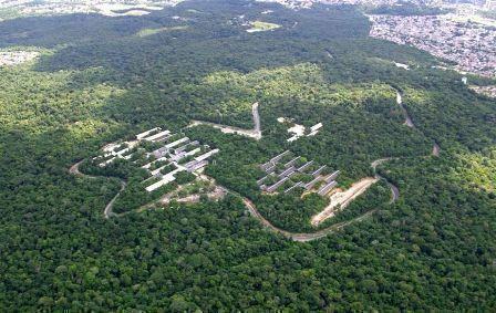Vista aérea do campus da UFAM em Manaus, onde ficam 15 das unidades acadêmicas contratantes.